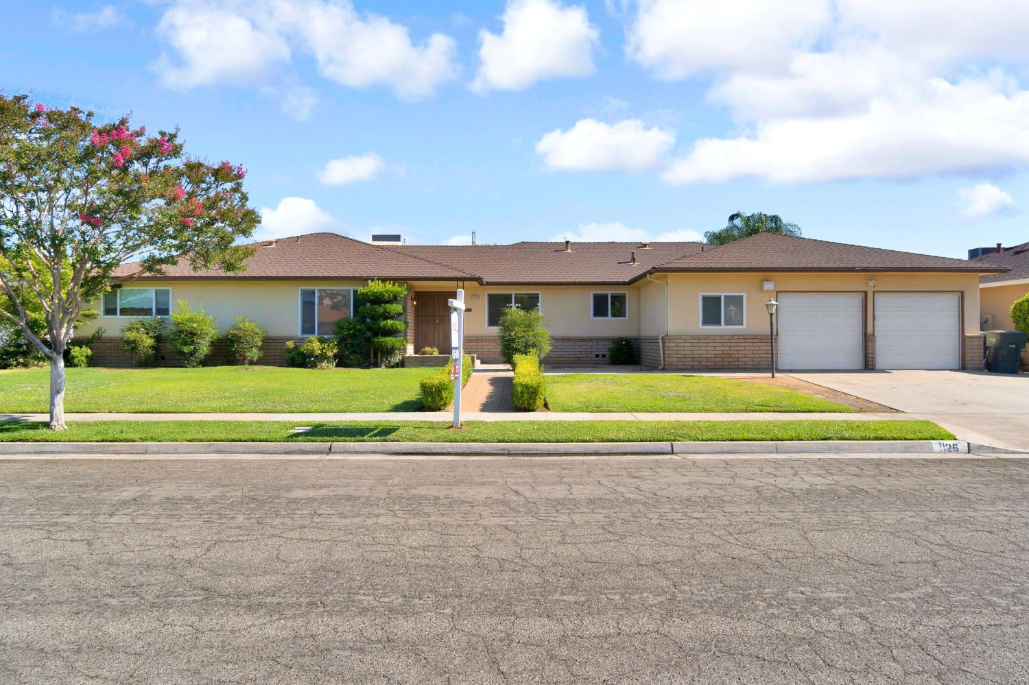 1126 E Paul Ave, Fresno, CA 93710