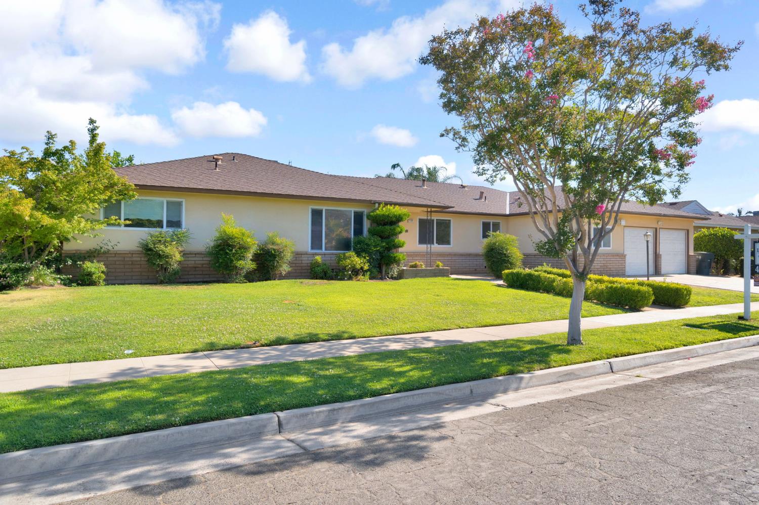1126 E Paul Ave, Fresno, CA 93710