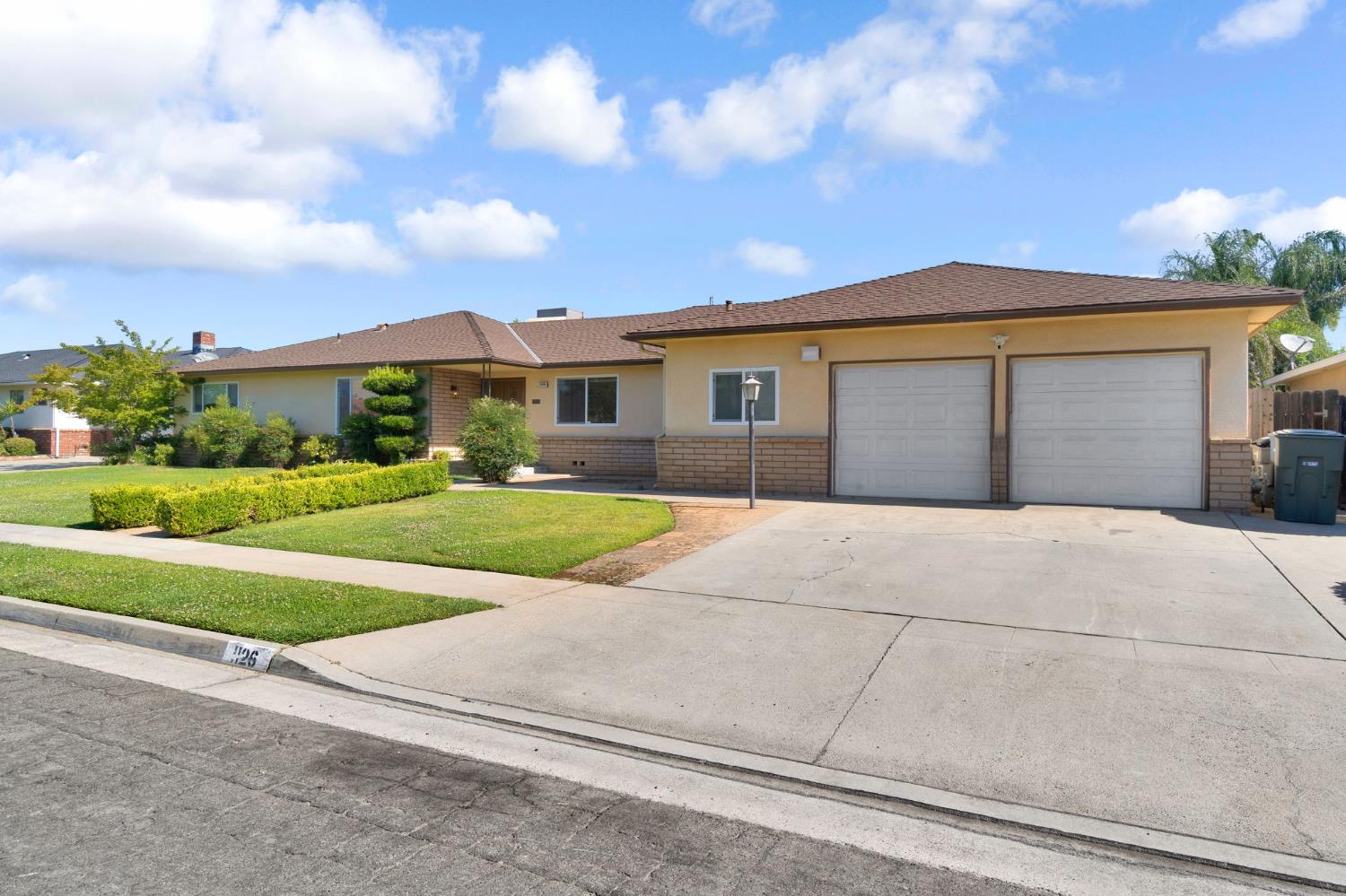 1126 E Paul Ave, Fresno, CA 93710