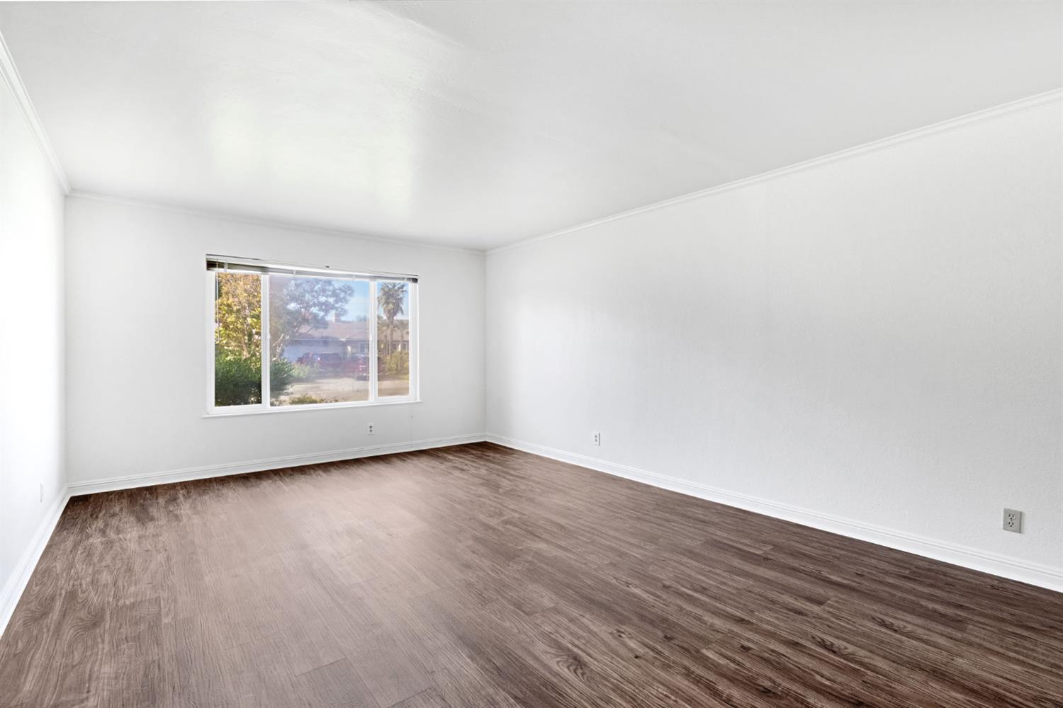 1126 E Paul Ave, Fresno, CA 93710