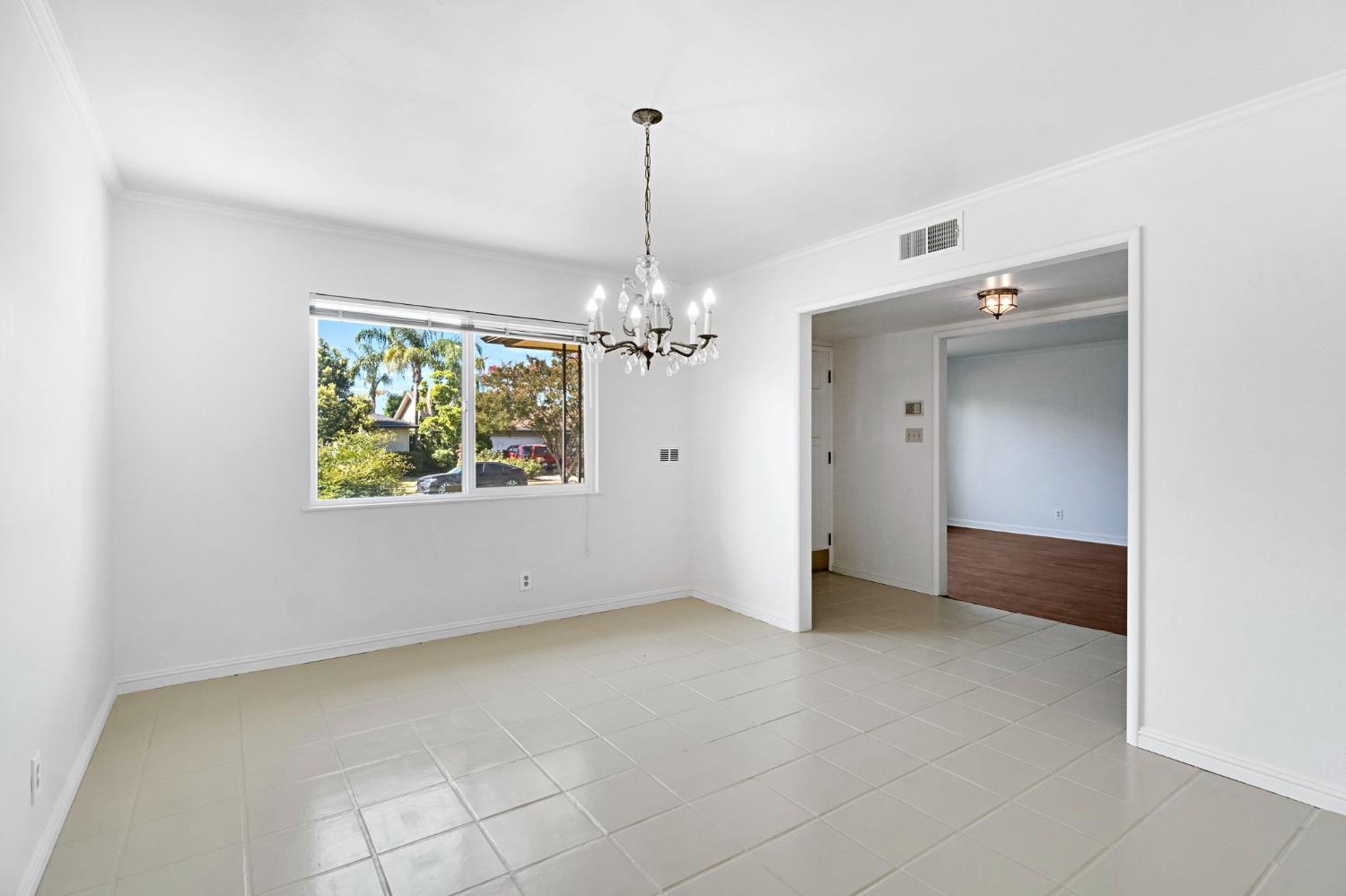 1126 E Paul Ave, Fresno, CA 93710