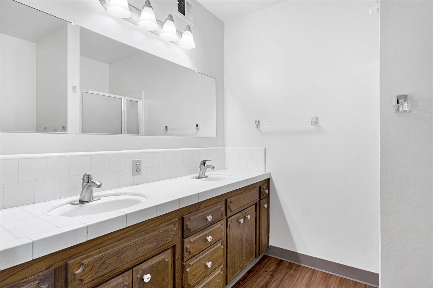 1126 E Paul Ave, Fresno, CA 93710
