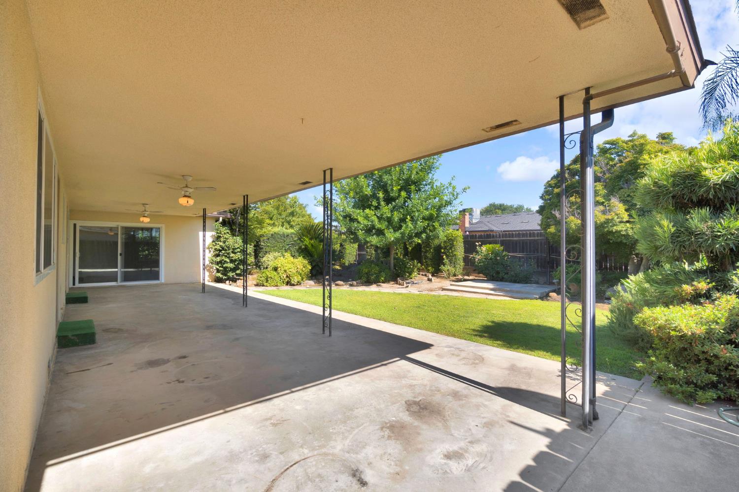 1126 E Paul Ave, Fresno, CA 93710