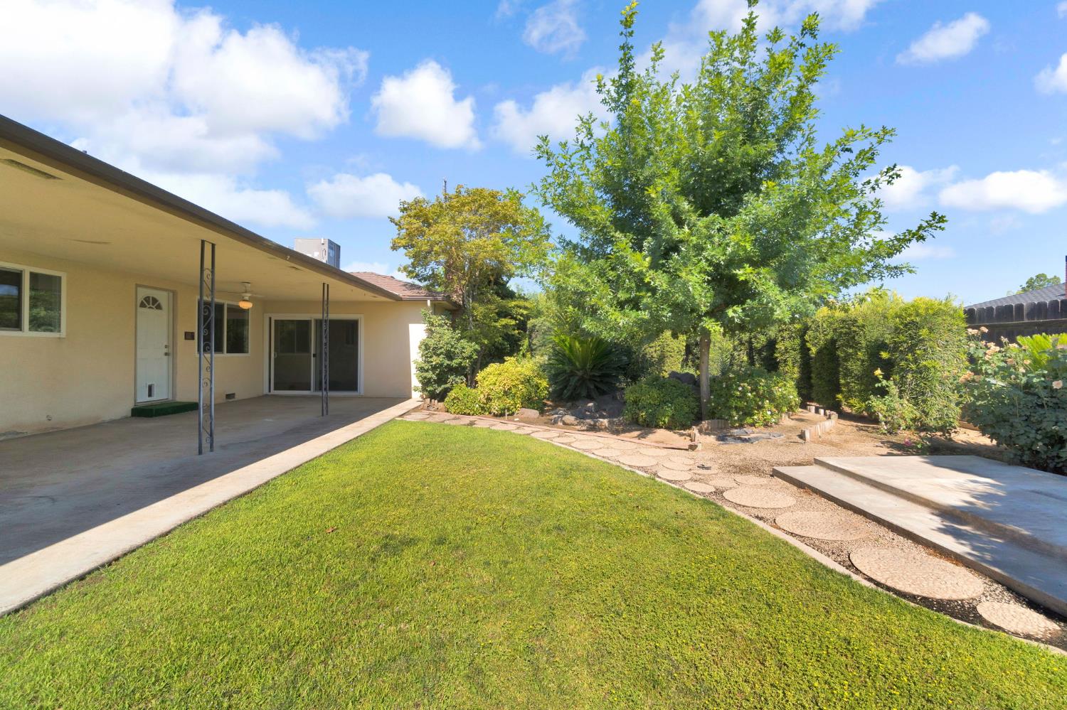1126 E Paul Ave, Fresno, CA 93710