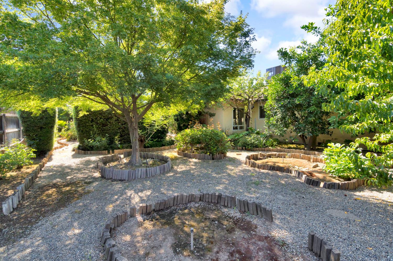 1126 E Paul Ave, Fresno, CA 93710