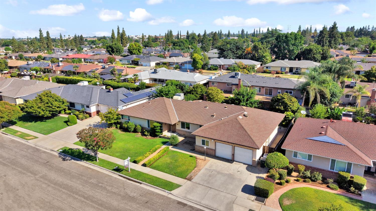 1126 E Paul Ave, Fresno, CA 93710