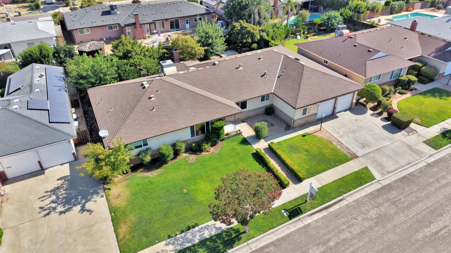 1126 E Paul Ave, Fresno, CA 93710