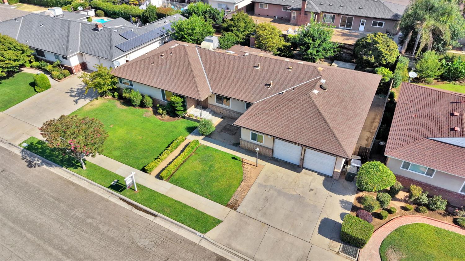1126 E Paul Ave, Fresno, CA 93710