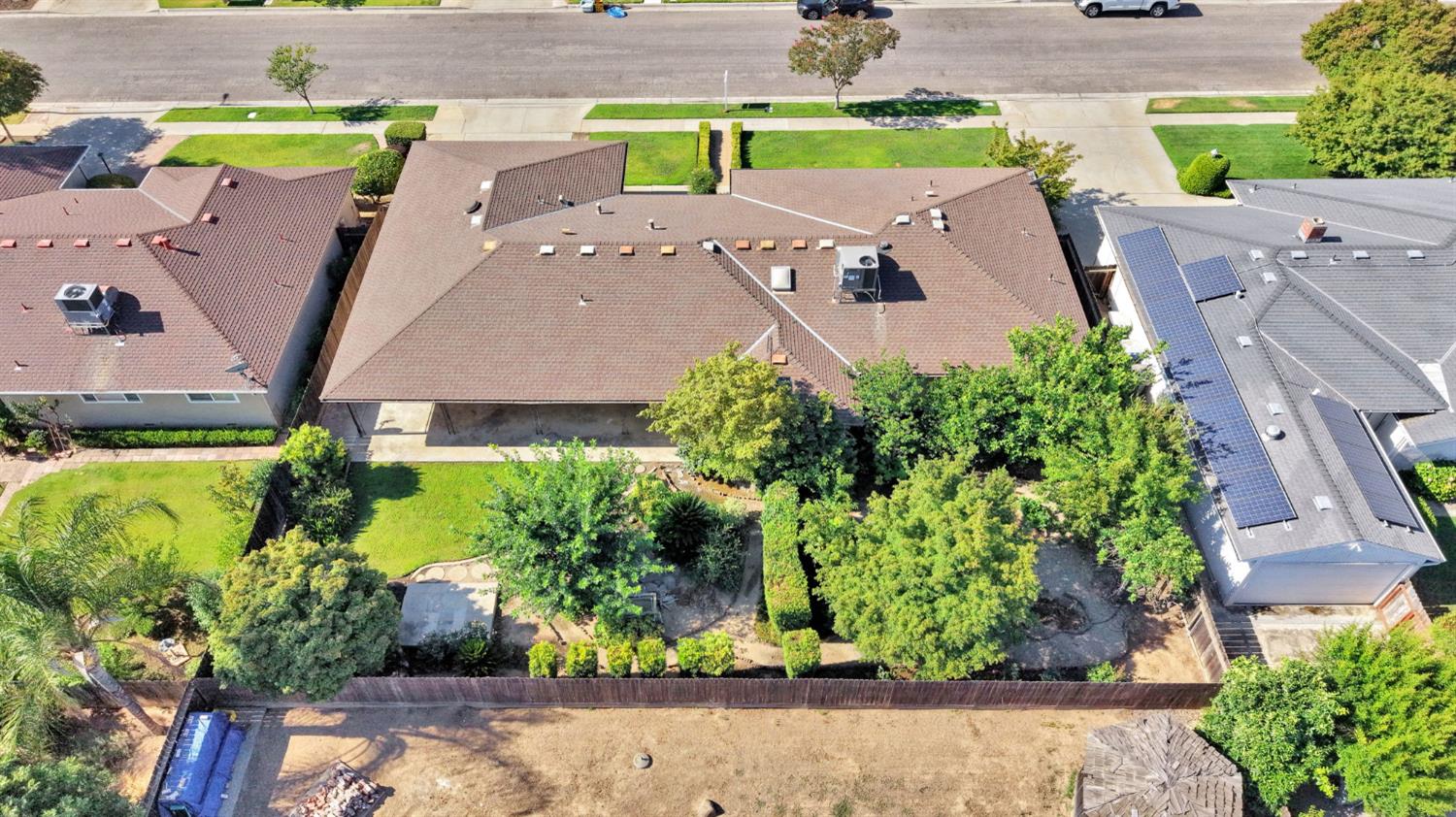 1126 E Paul Ave, Fresno, CA 93710