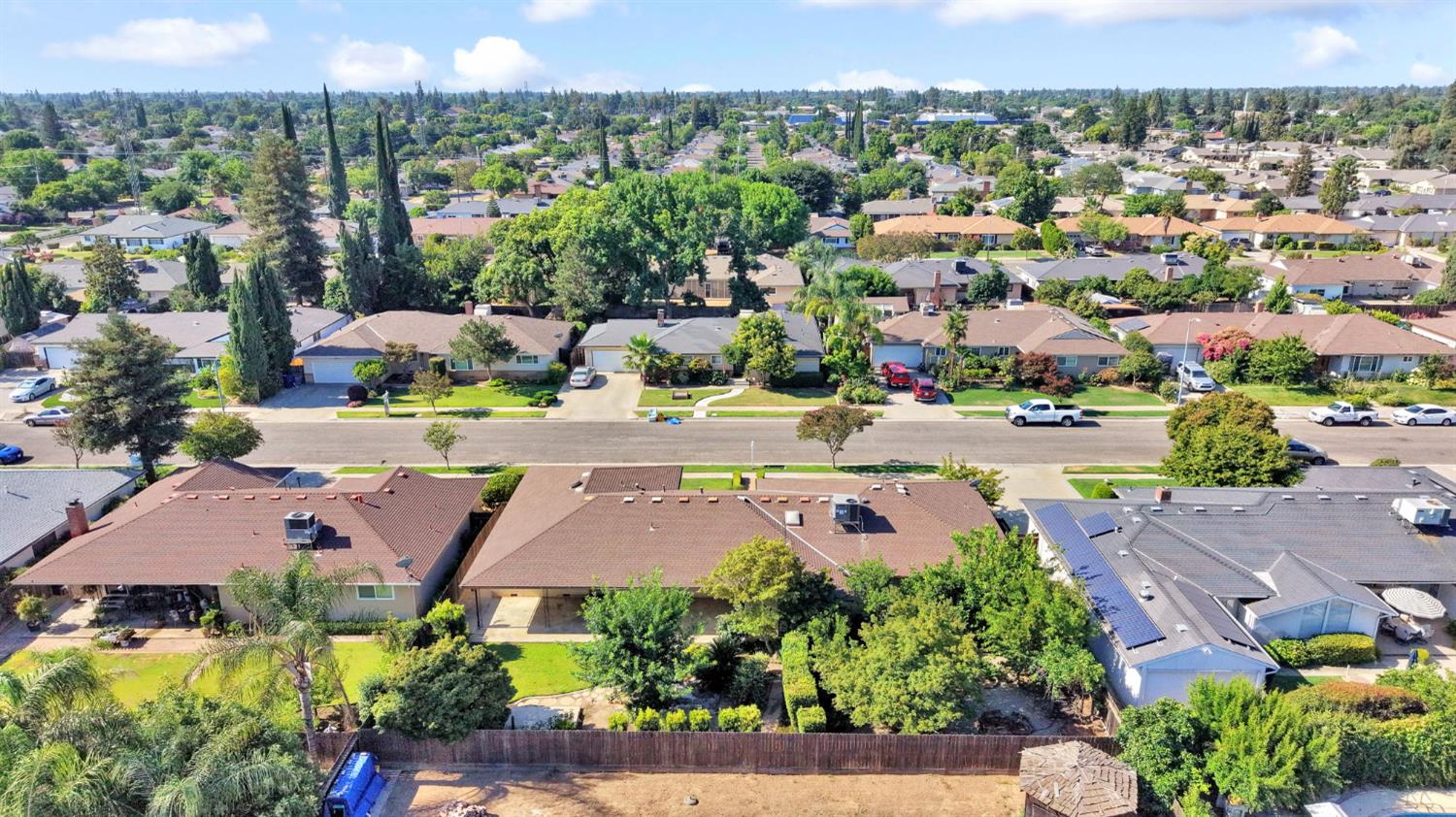 1126 E Paul Ave, Fresno, CA 93710